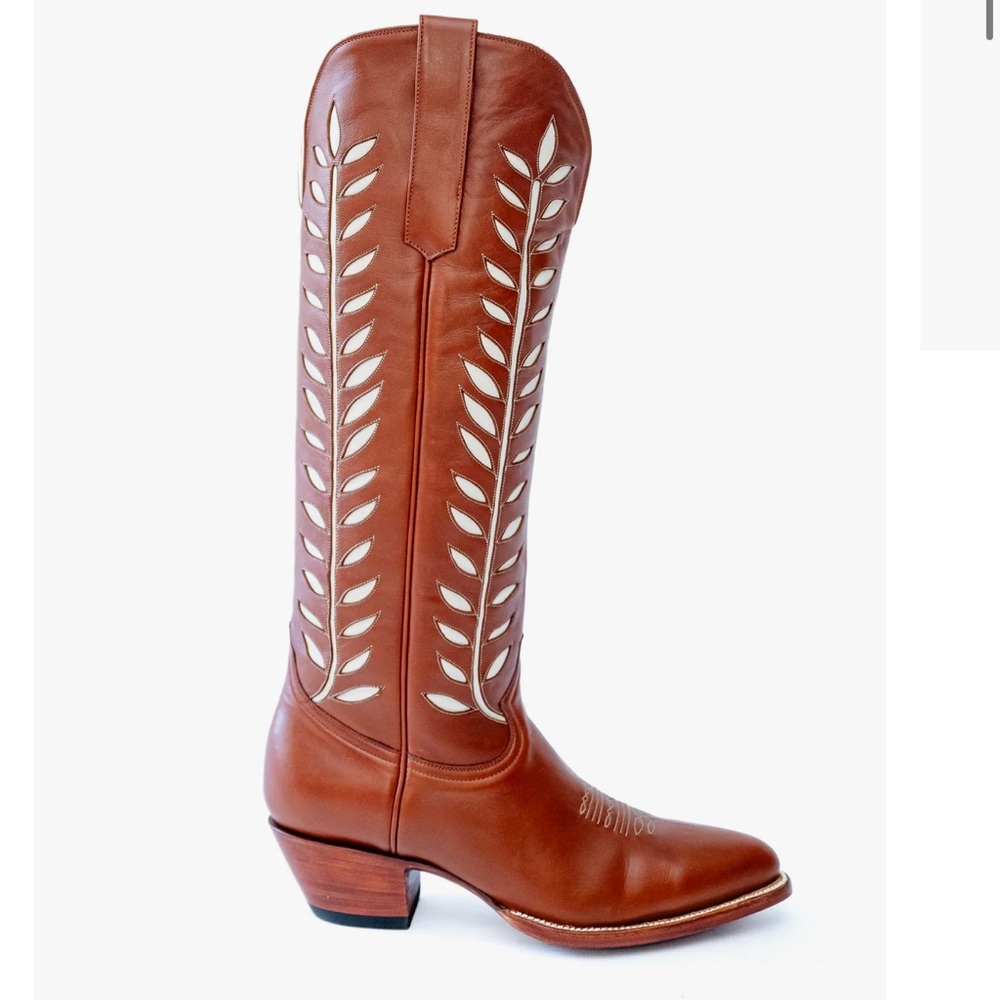 Brown Heeled Boots with Decorative Stitching - Picture 2 of 6